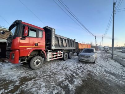 Грузовик в зимних условиях